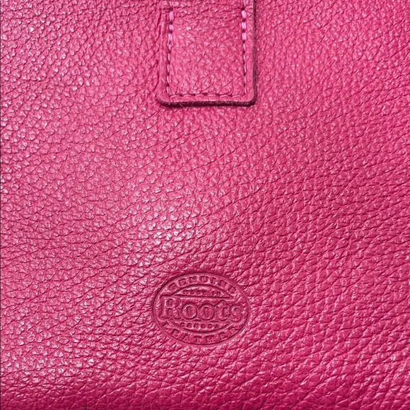 Roots Kobo Pink Envelope Leather eBook Reader Case - Picture 2 of 5